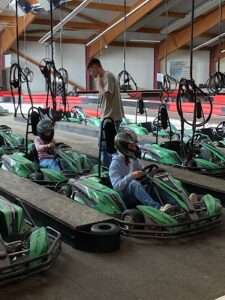 Gokartfahren beim Ferienbesuch